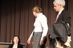 Annette (Gerlinde Stolz) und Alain (Marc Weitkowitz) wollen endlich gehen ...