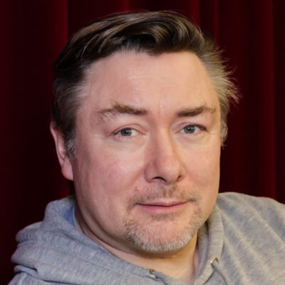 Portraitfoto von Oliver Schürmann